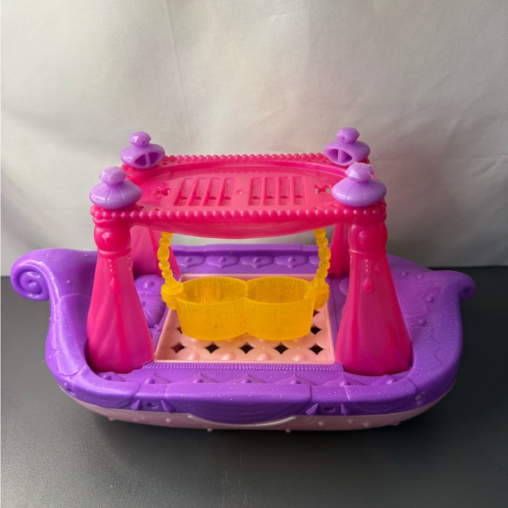 Shimmer & Shine Swing & Splash Genie Boat
With 10 shimmer & shine genies
